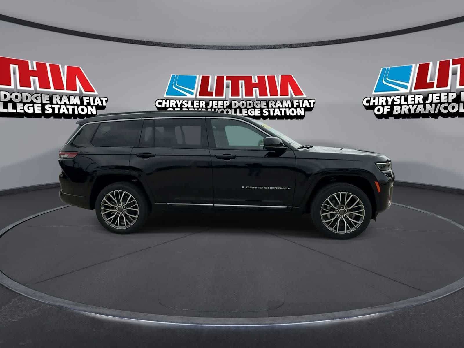 Thumbnail: 2026 Jeep Grand Cherokee - 9