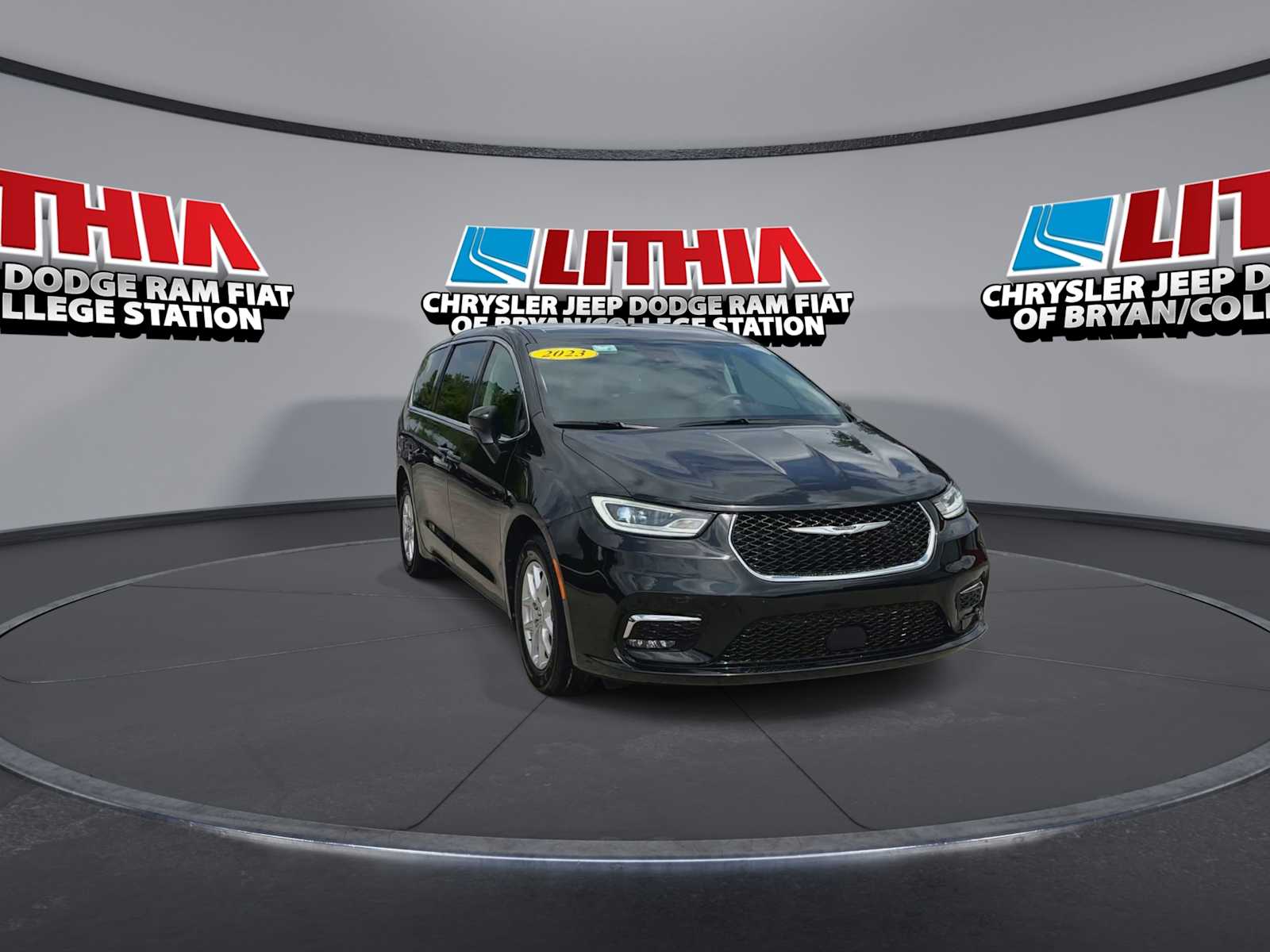 Thumbnail: 2023 Chrysler Pacifica - 2