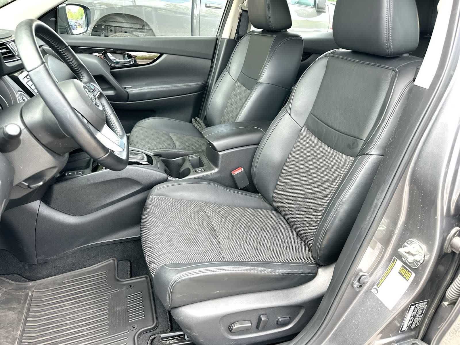 Thumbnail: 2022 Nissan Rogue Sport - 17