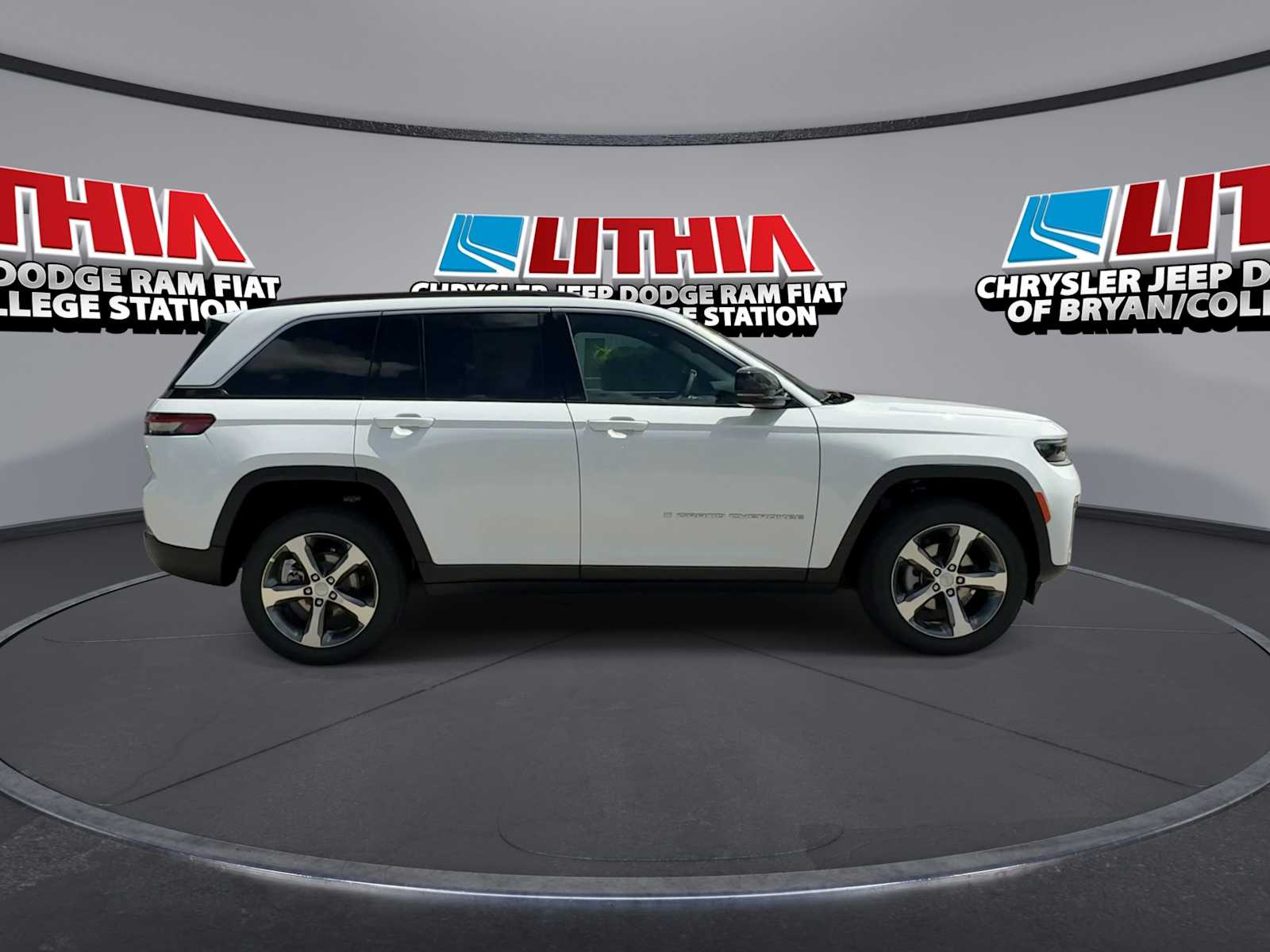 Thumbnail: 2026 Jeep Grand Cherokee - 9