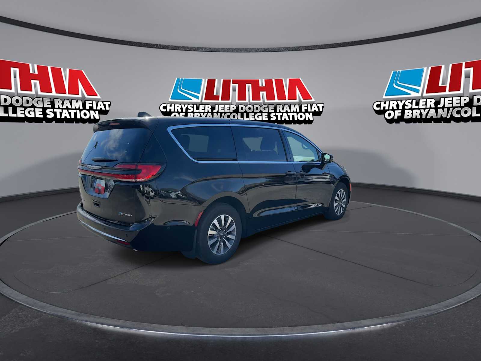 Thumbnail: 2025 Chrysler Pacifica - 8