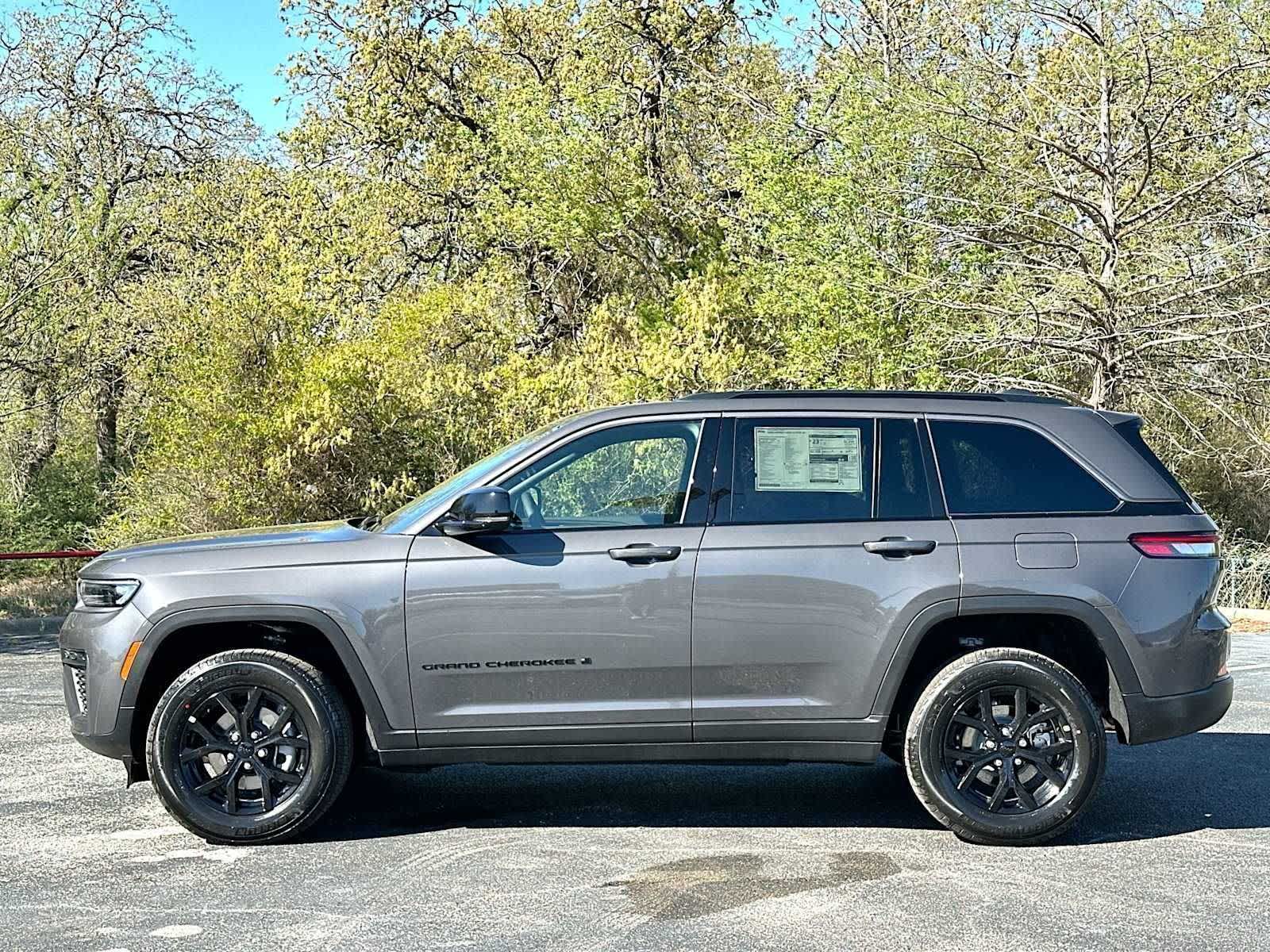 Thumbnail: 2026 Jeep Grand Cherokee - 12