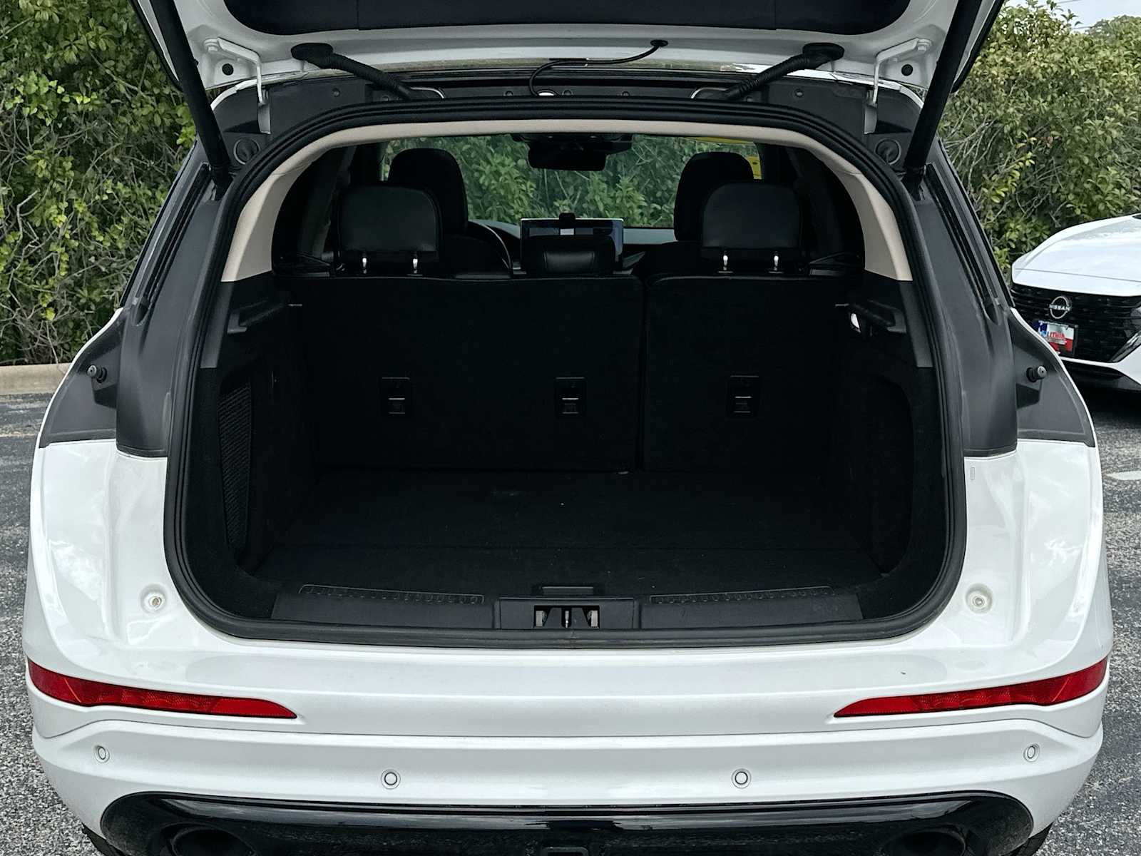 Thumbnail: 2023 Lincoln Corsair - 28