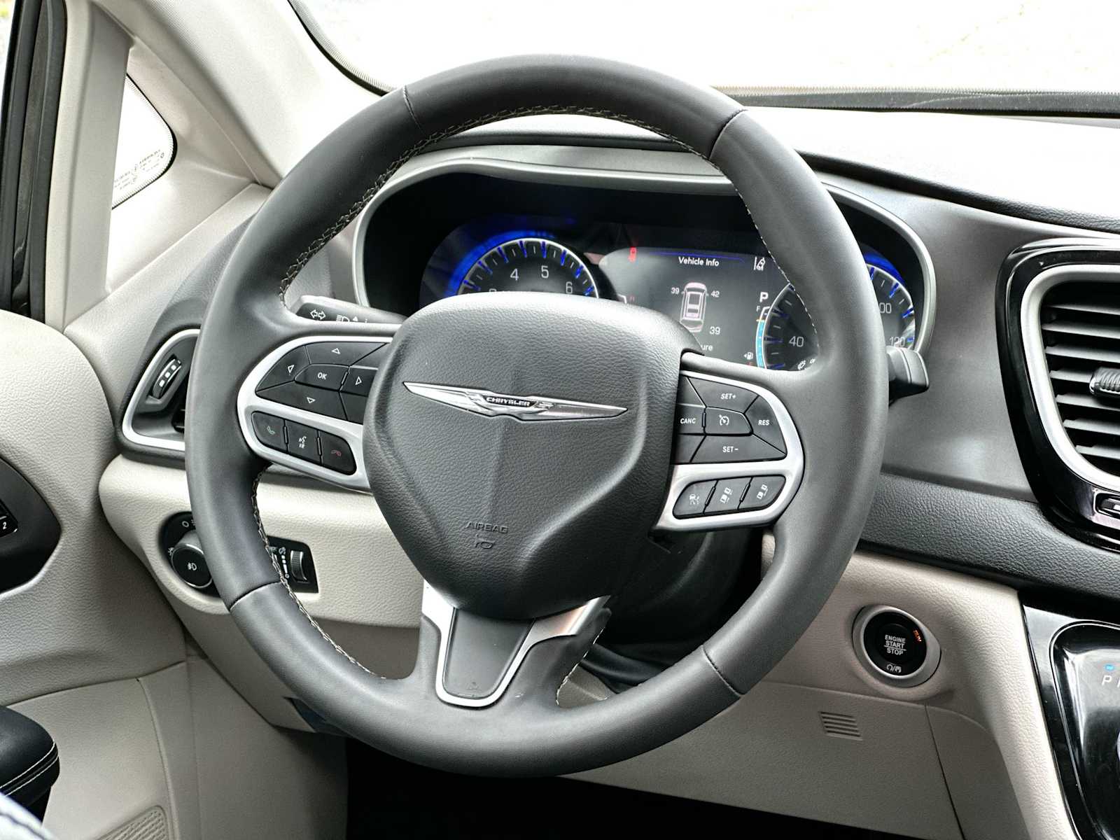 Thumbnail: 2023 Chrysler Pacifica - 27