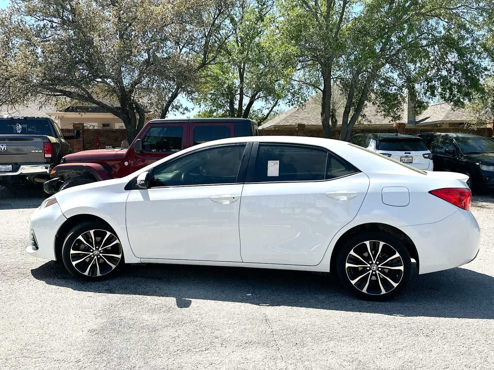 Used 2018 Toyota Corolla SE with VIN 5YFBURHE0JP763032 for sale in Bryan, TX