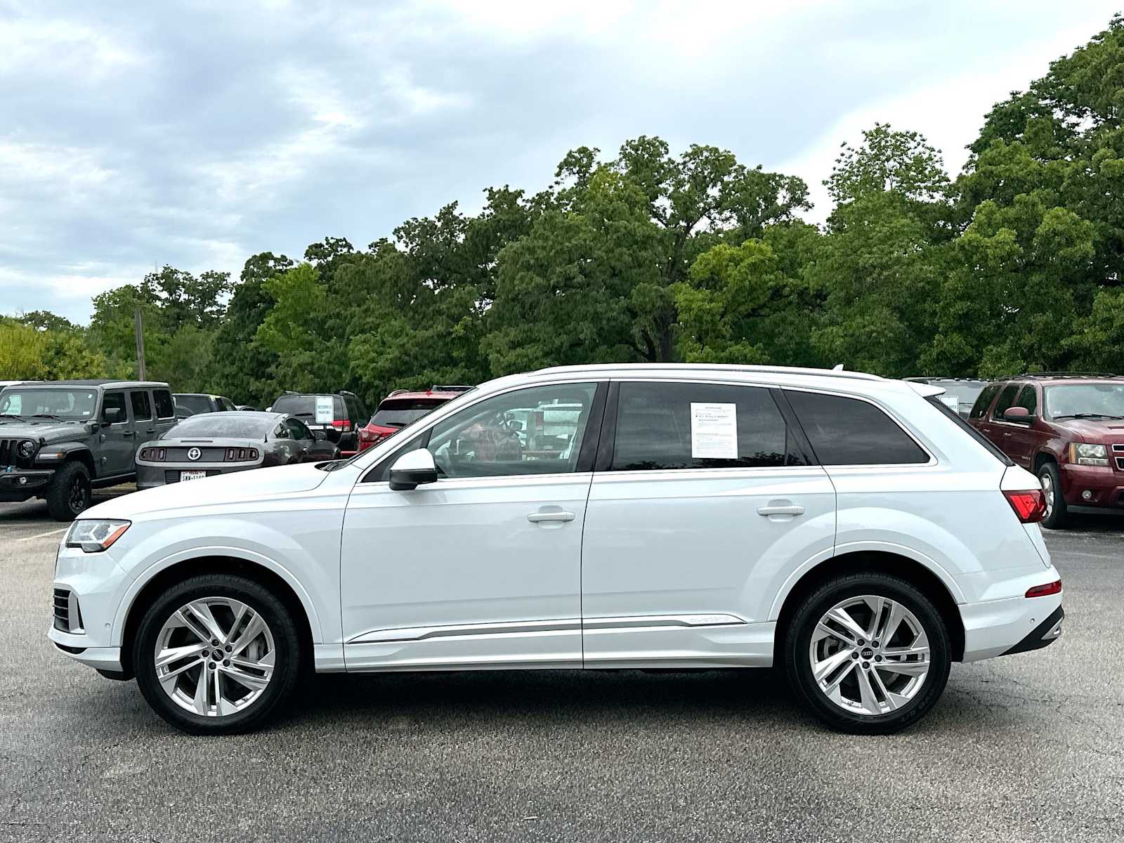 Thumbnail: 2023 Audi Q7 - 12