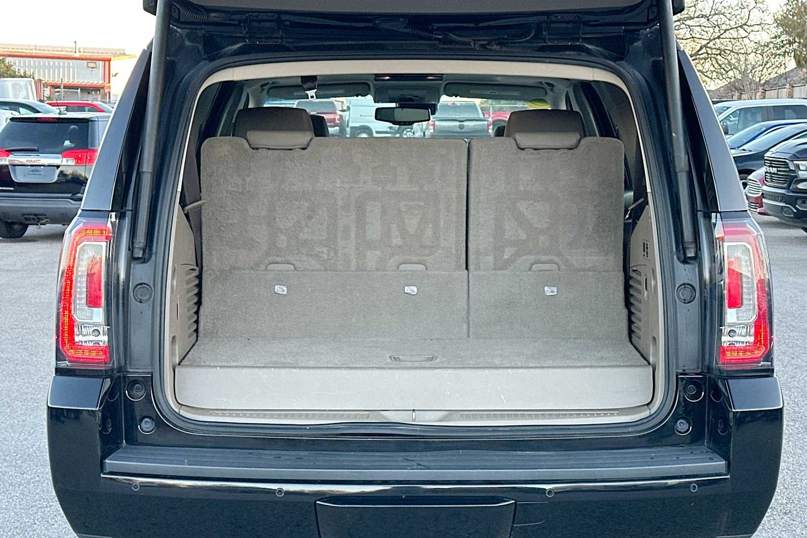 Thumbnail: 2020 GMC Yukon - 28