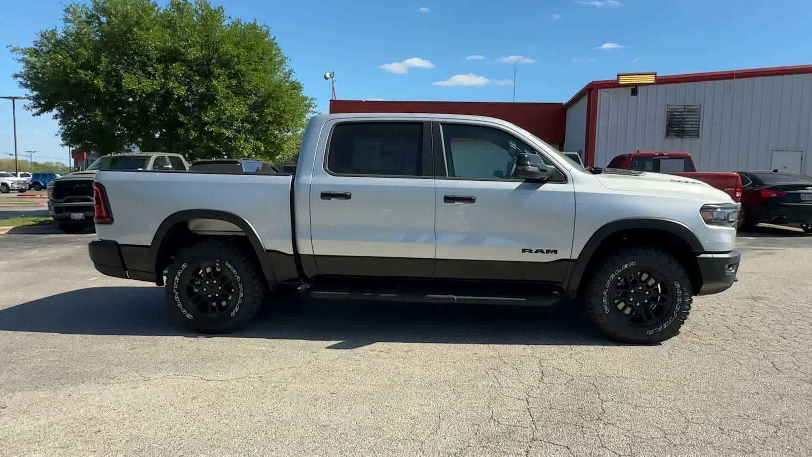 Thumbnail: 2026 RAM 1500 - 9