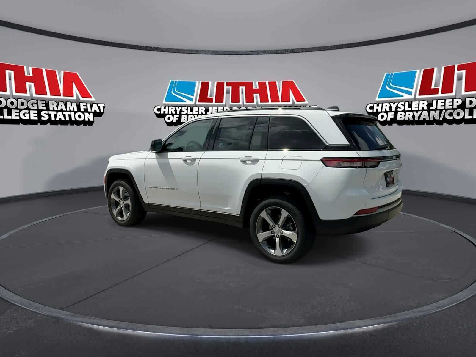 Thumbnail: 2026 Jeep Grand Cherokee - 6