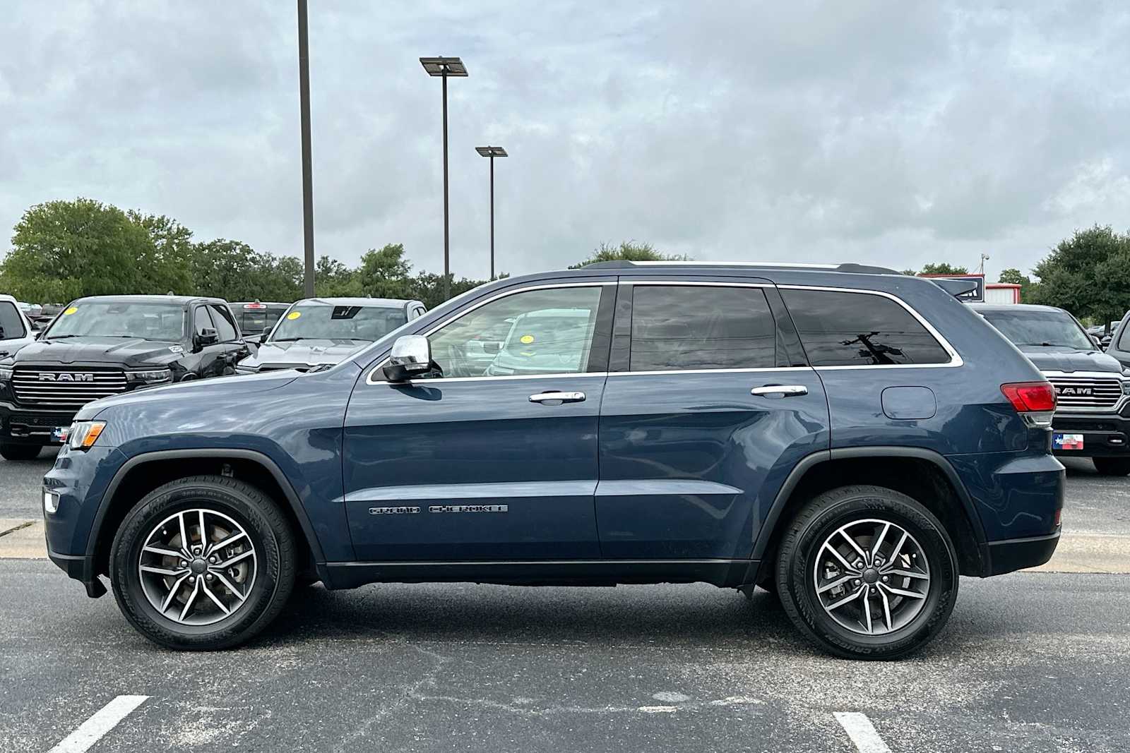 Thumbnail: 2021 Jeep Grand Cherokee - 12