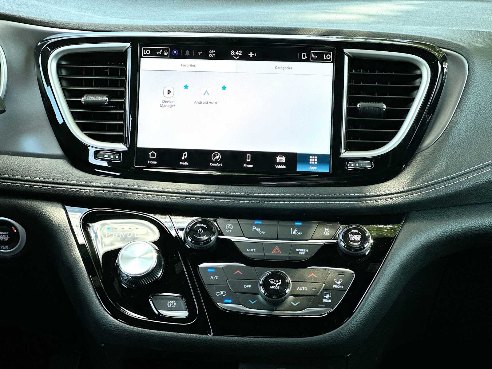 Thumbnail: 2026 Chrysler Pacifica - 26