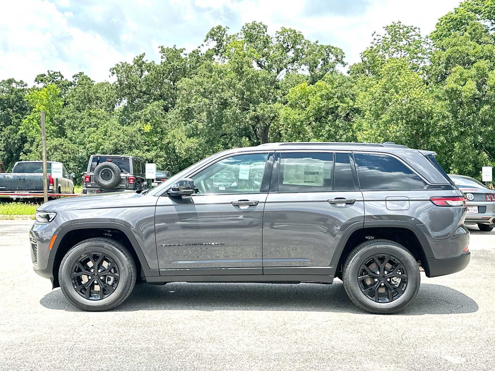Thumbnail: 2026 Jeep Grand Cherokee - 12