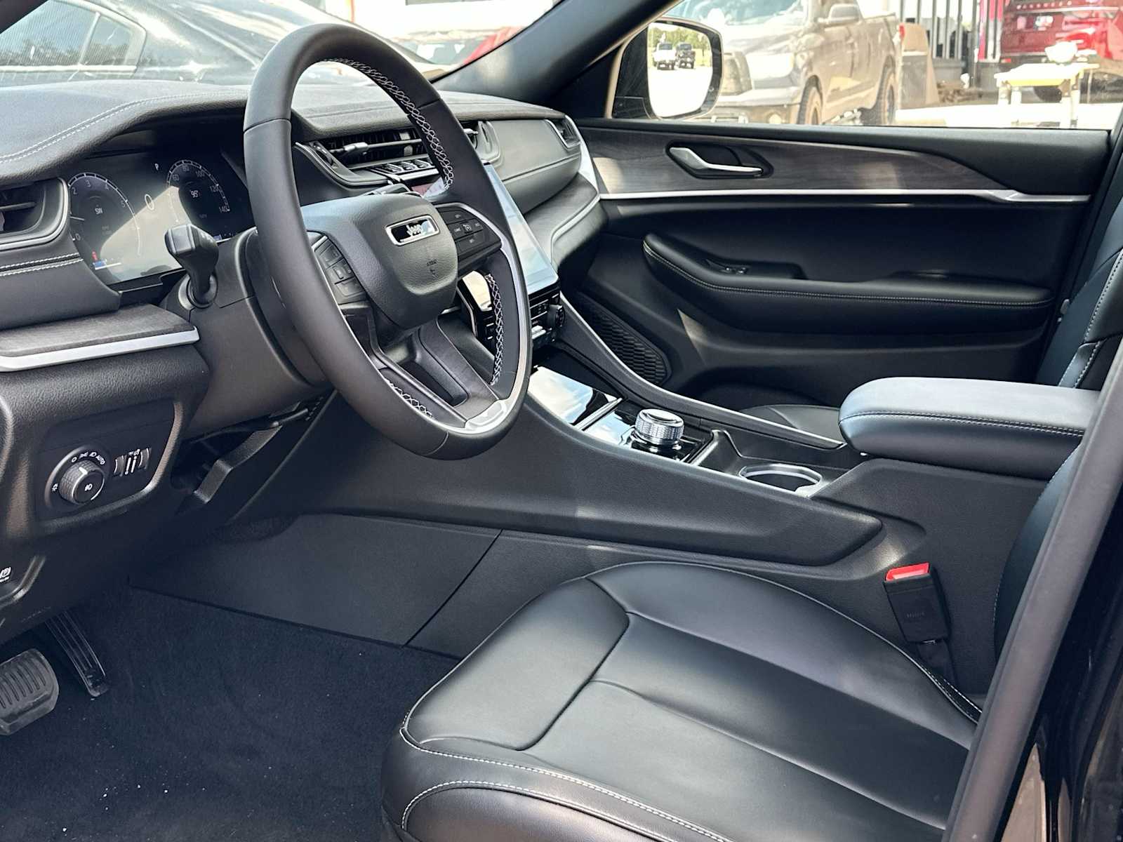 Thumbnail: 2025 Jeep Grand Cherokee - 17