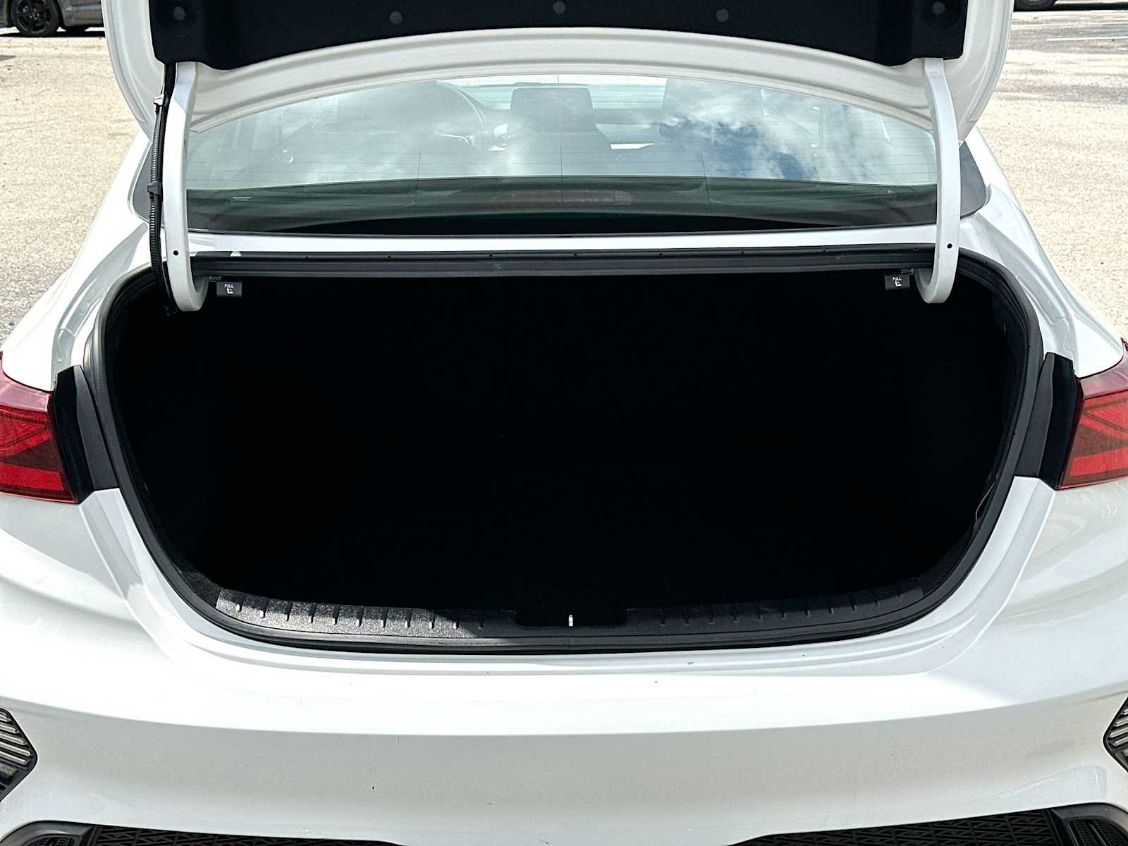 Thumbnail: 2024 Kia Forte - 28