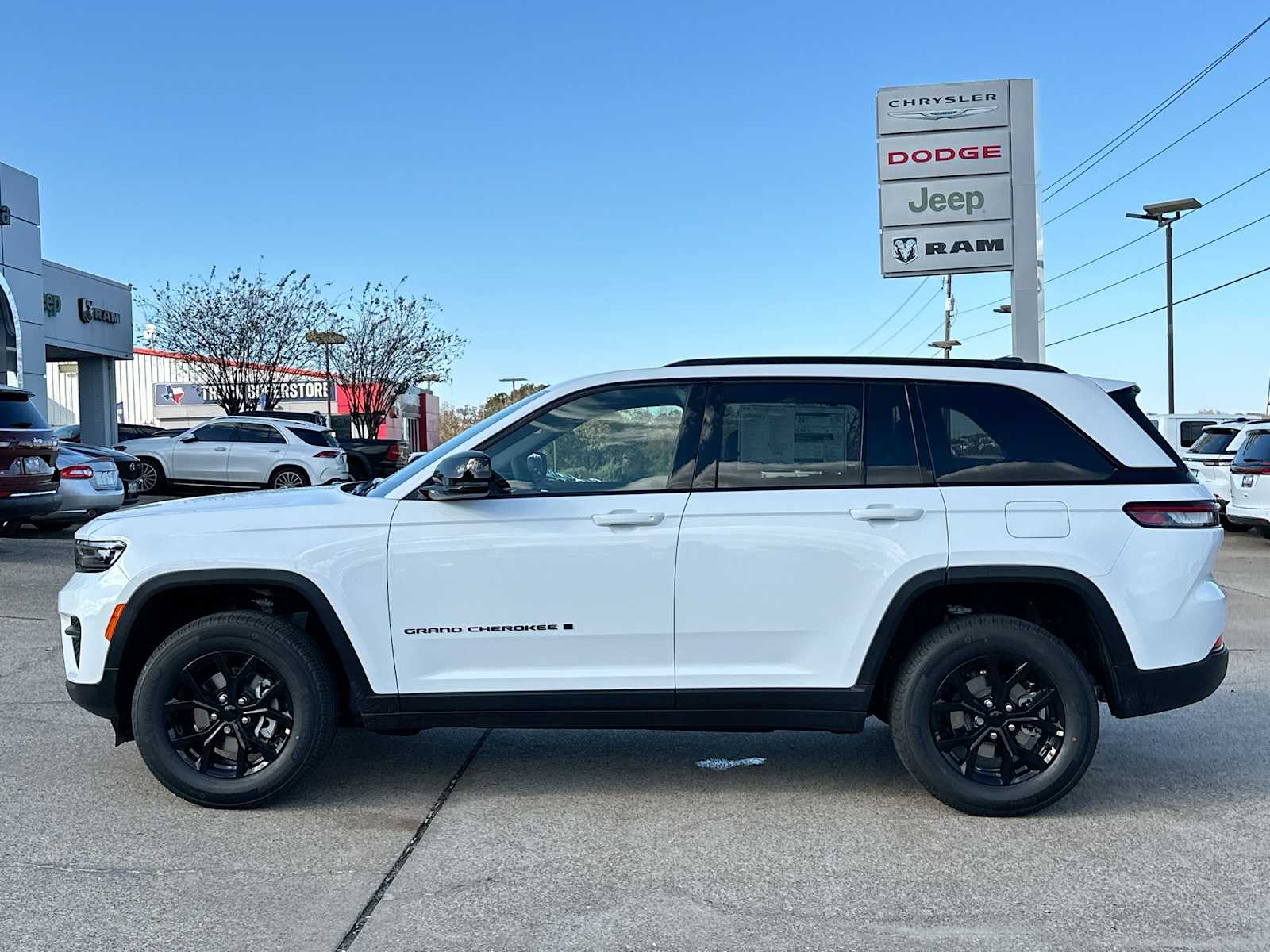 Thumbnail: 2025 Jeep Grand Cherokee - 12