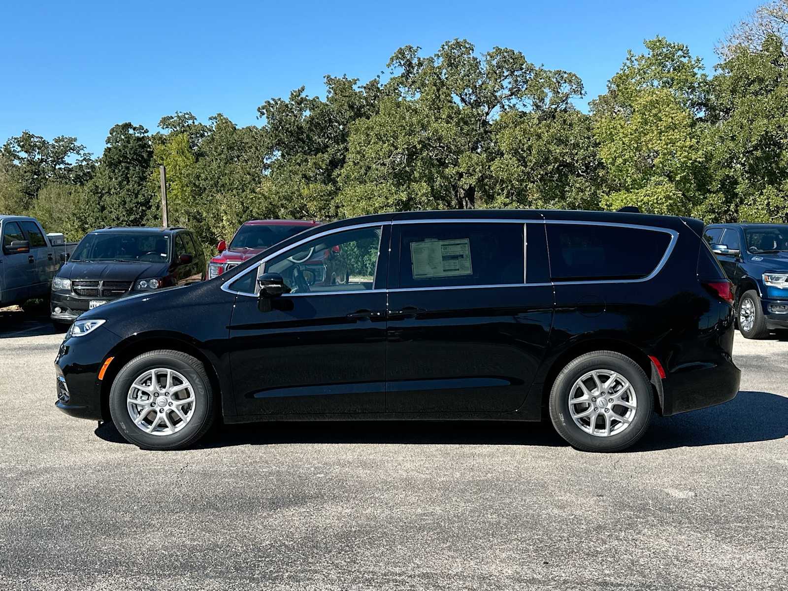 Thumbnail: 2026 Chrysler Pacifica - 12