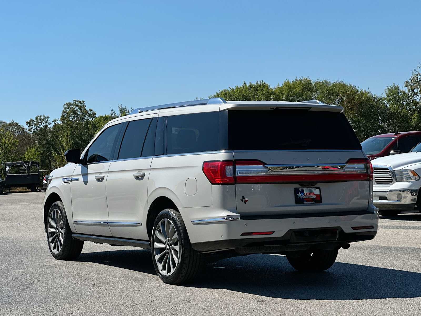 Thumbnail: 2020 Lincoln Navigator L - 13
