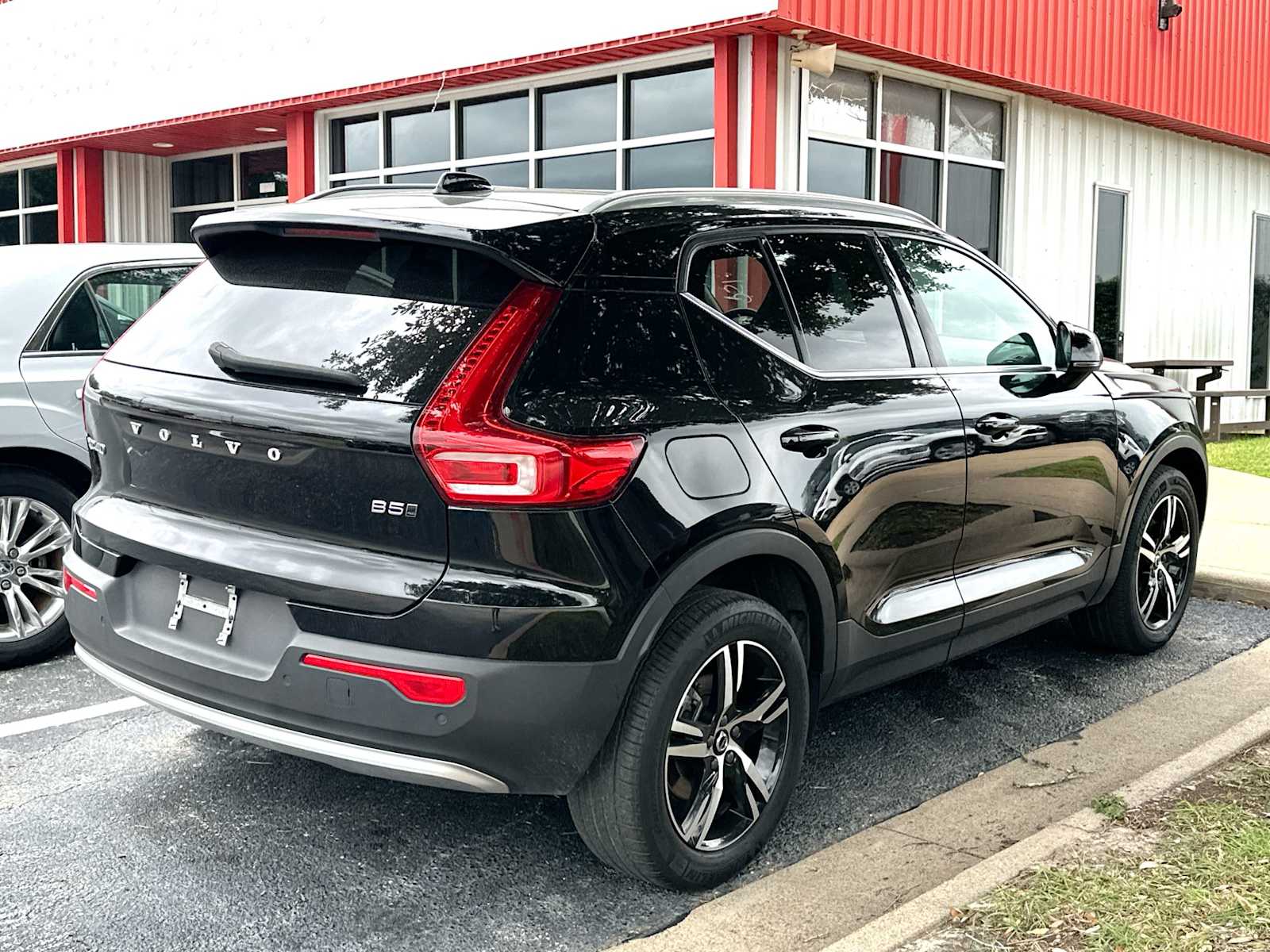 Thumbnail: 2023 Volvo XC40 - 3