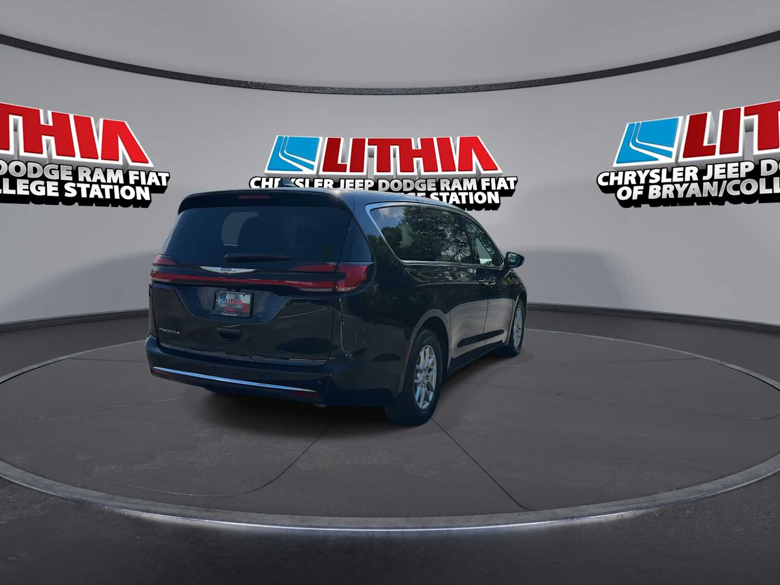 Thumbnail: 2026 Chrysler Pacifica - 7