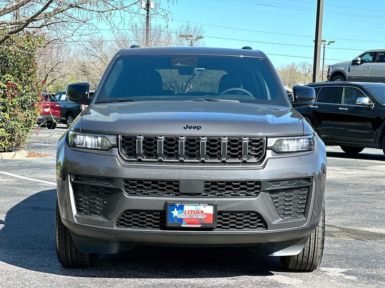 Thumbnail: 2026 Jeep Grand Cherokee - 10