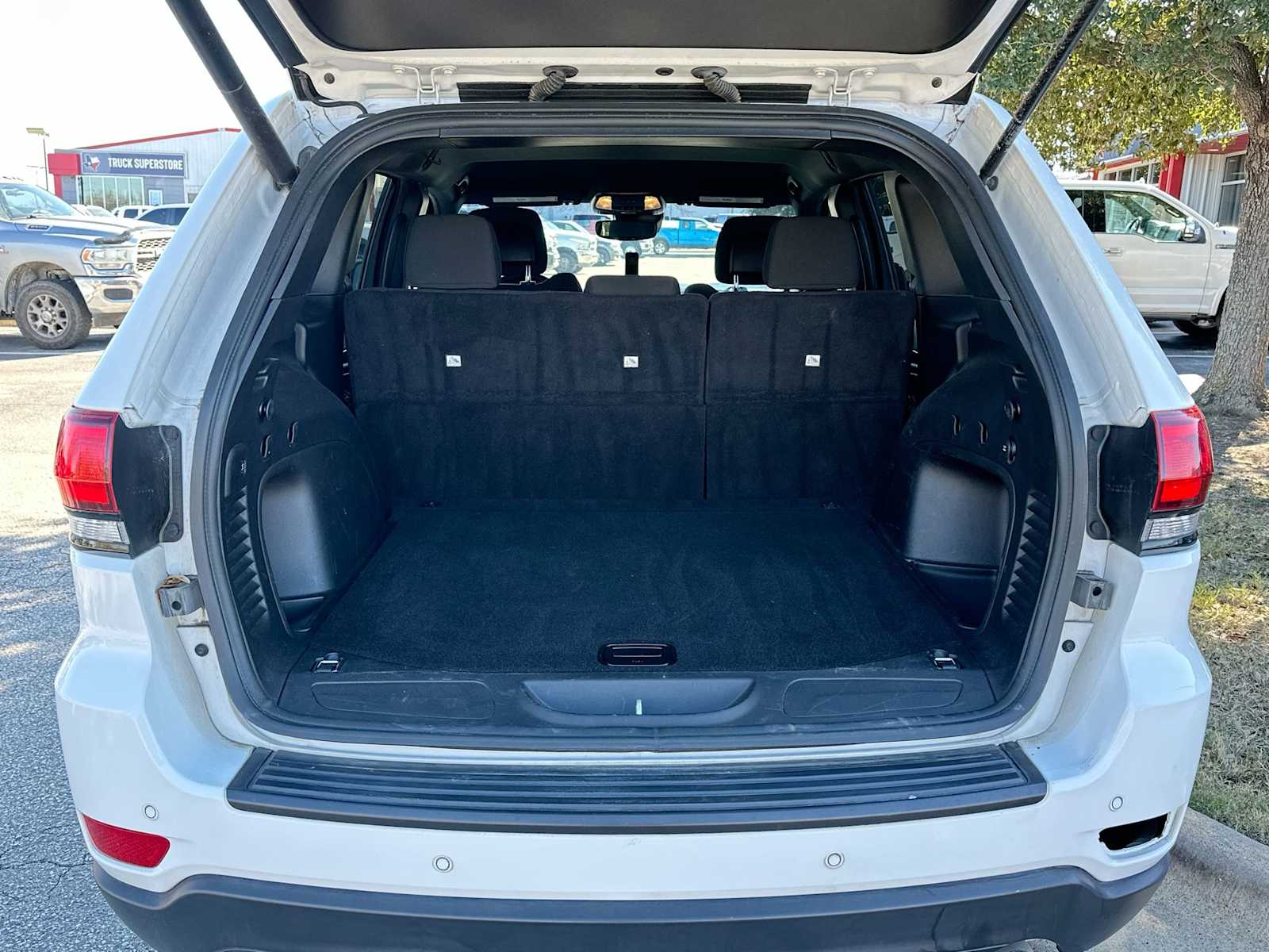 Thumbnail: 2021 Jeep Grand Cherokee - 28