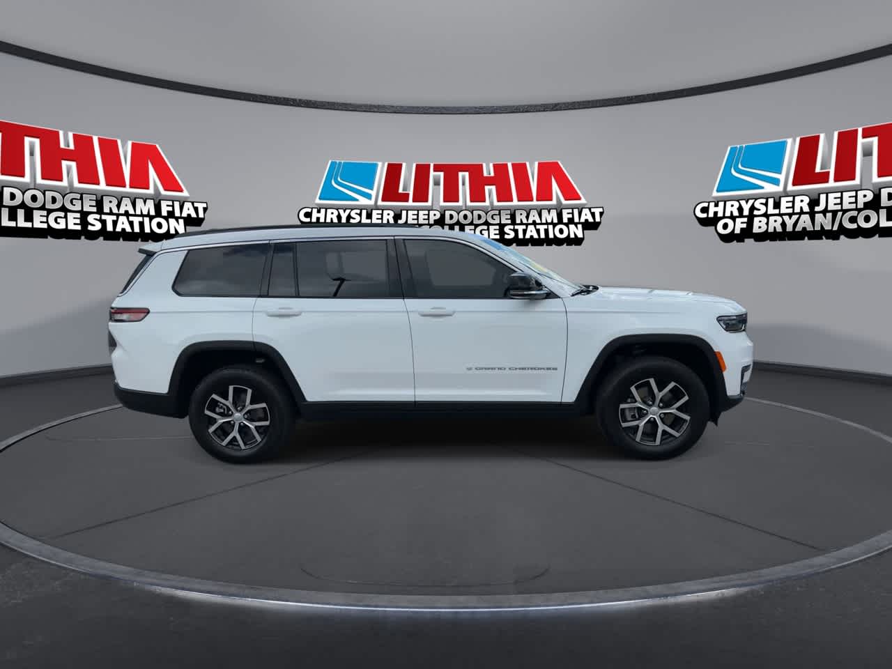 Thumbnail: 2025 Jeep Grand Cherokee - 9