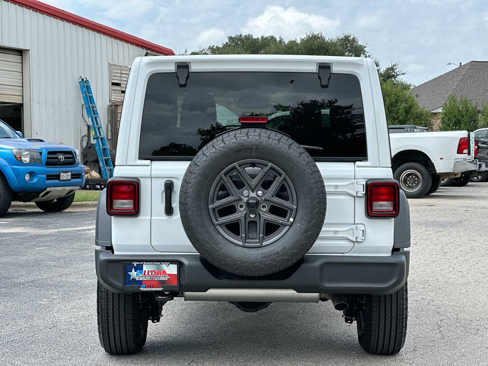 Thumbnail: 2025 Jeep Wrangler - 14