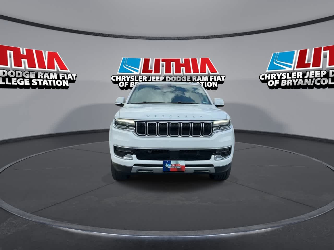 Thumbnail: 2022 Jeep Wagoneer - 3