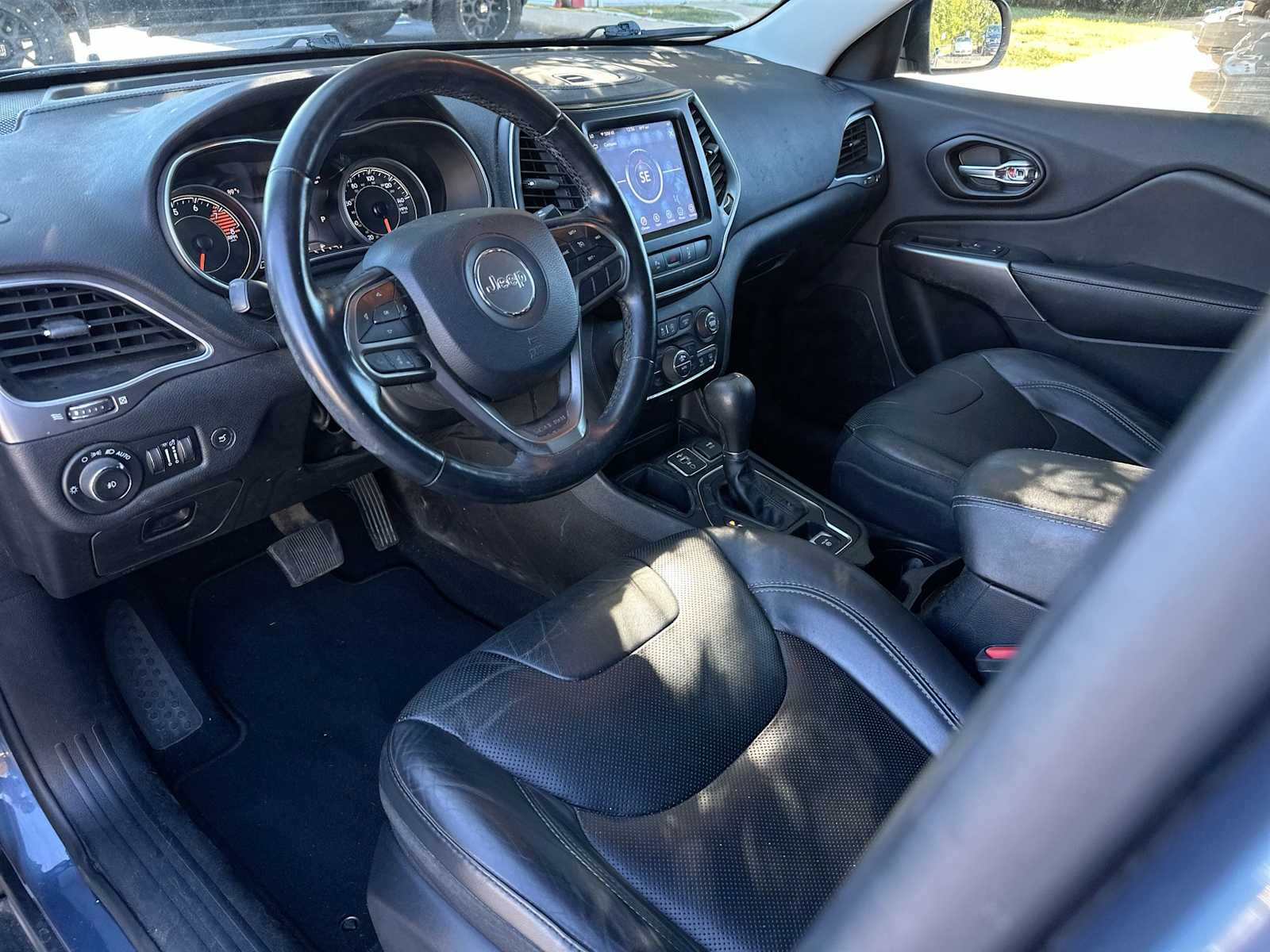 Thumbnail: 2021 Jeep Cherokee - 18