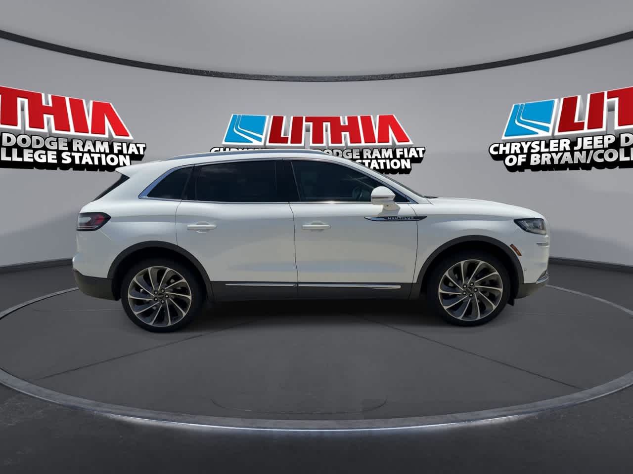 Thumbnail: 2022 Lincoln Nautilus - 9