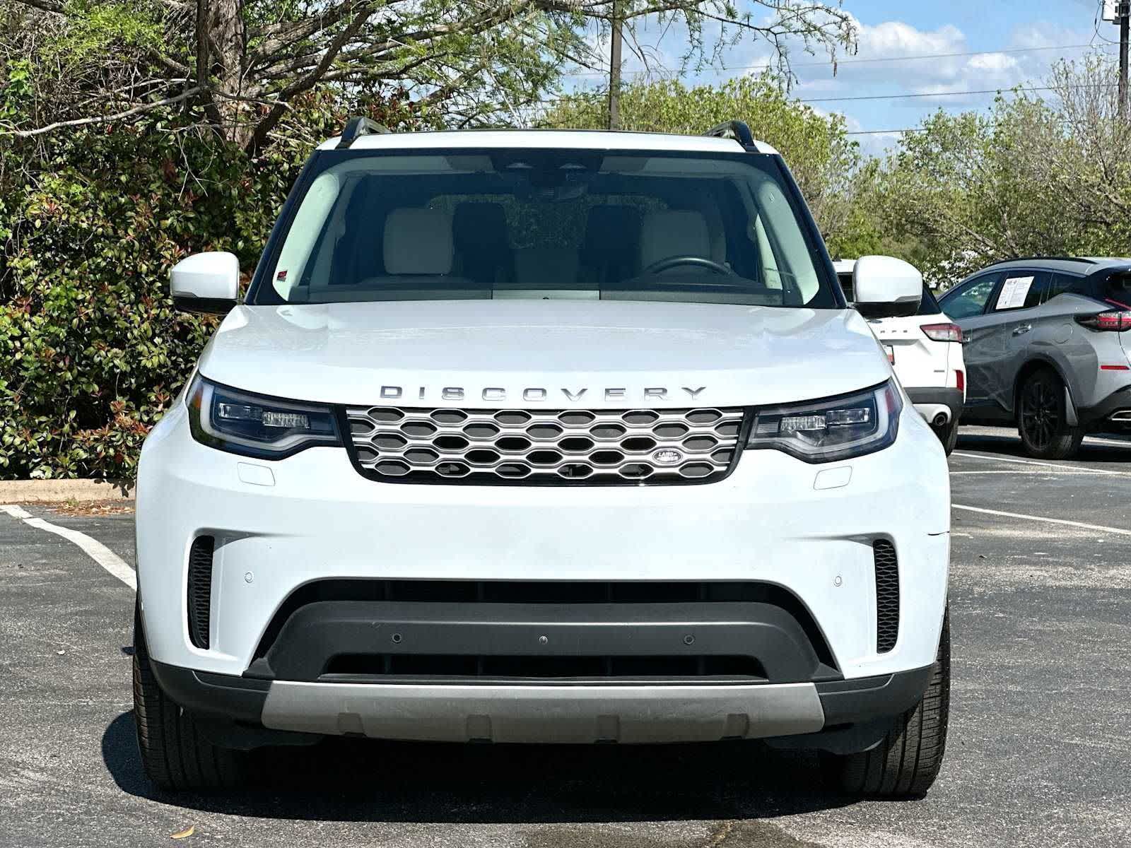 Thumbnail: 2023 Land Rover Discovery - 10