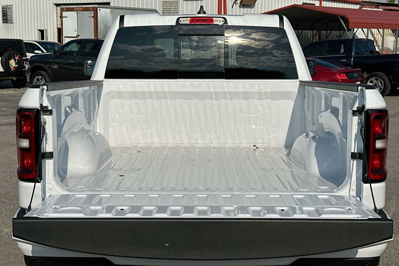 Thumbnail: 2025 RAM 1500 - 28