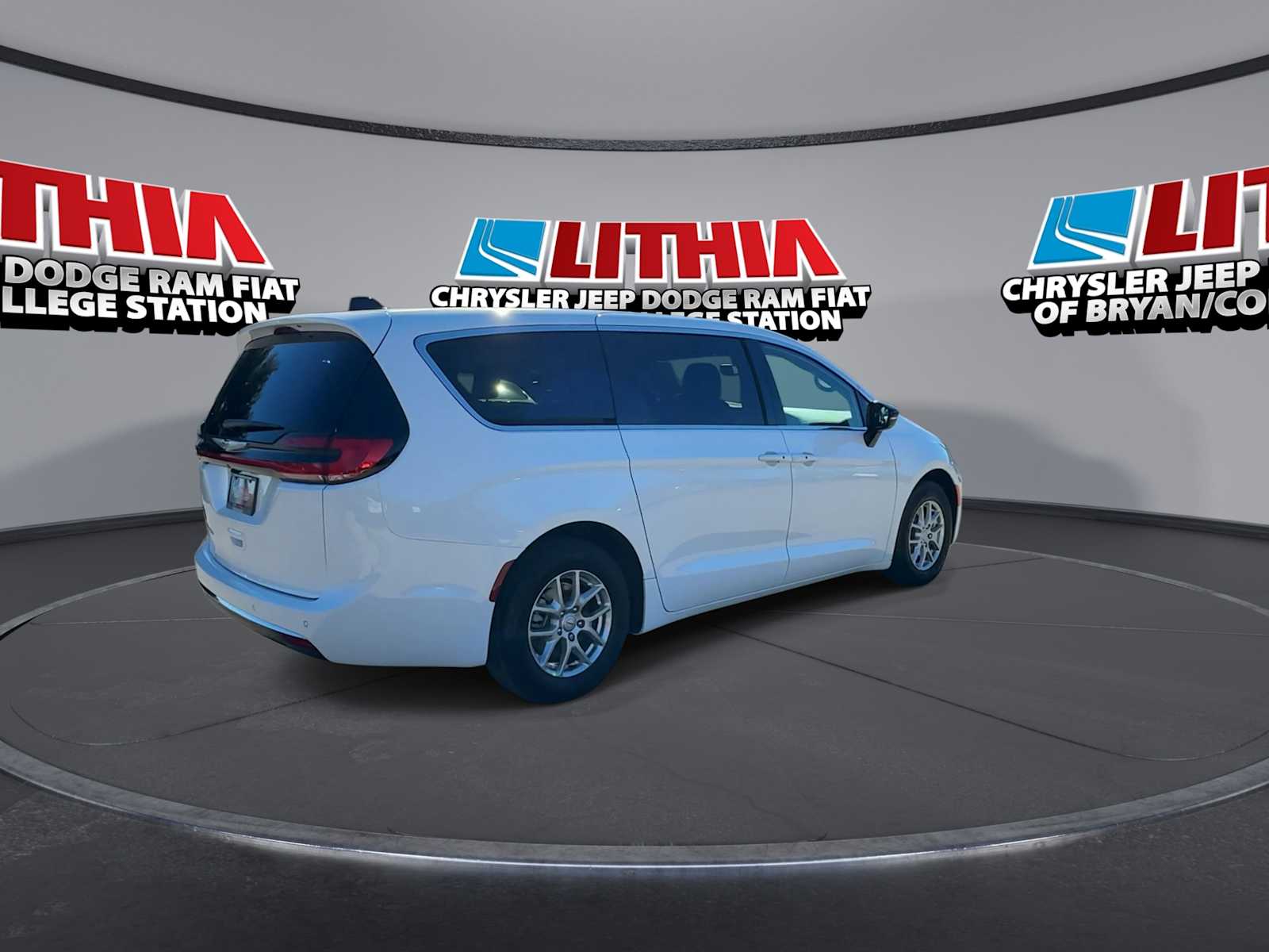 Thumbnail: 2026 Chrysler Pacifica - 8