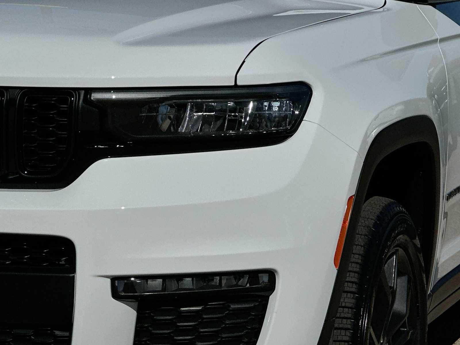 Thumbnail: 2025 Jeep Grand Cherokee - 16