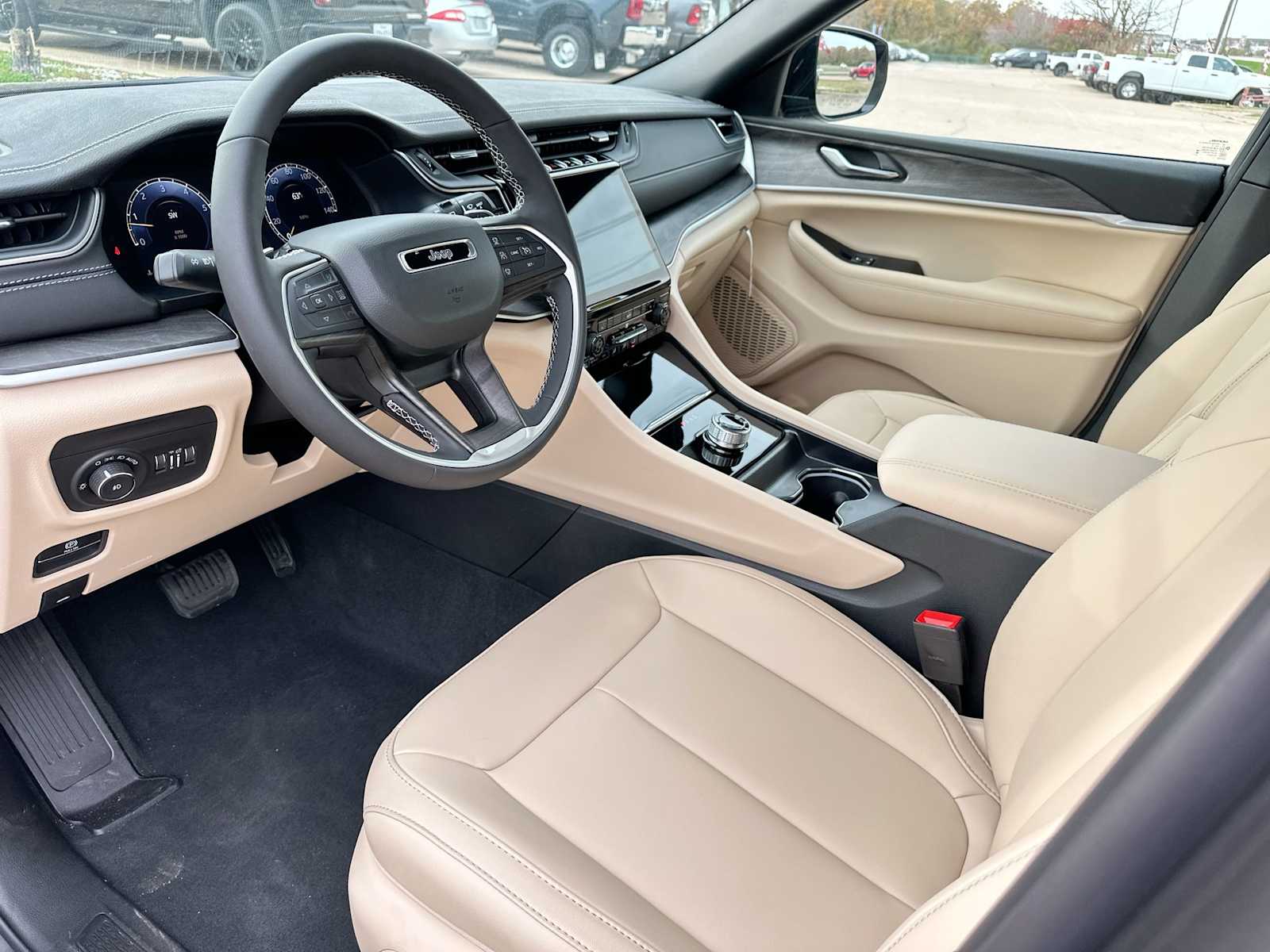 Thumbnail: 2025 Jeep Grand Cherokee - 18