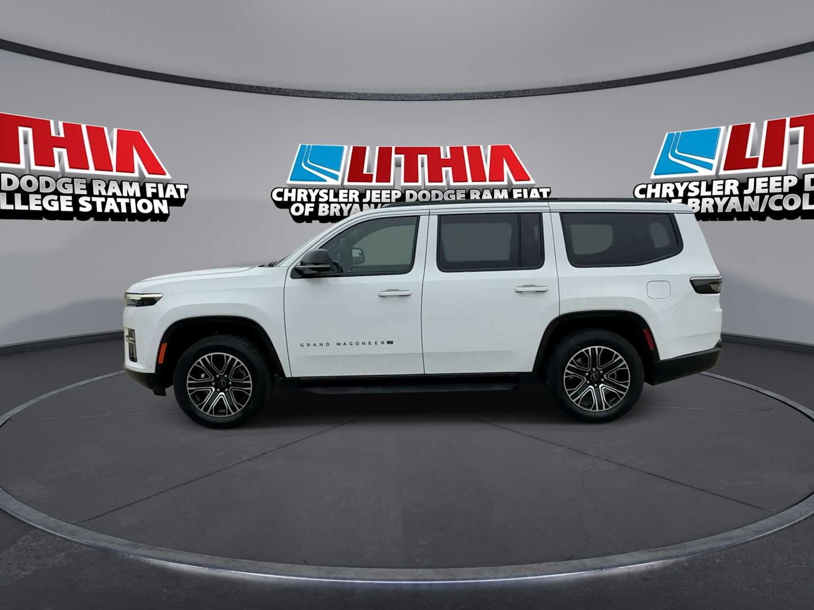 Thumbnail: 2026 Jeep Grand Wagoneer - 5