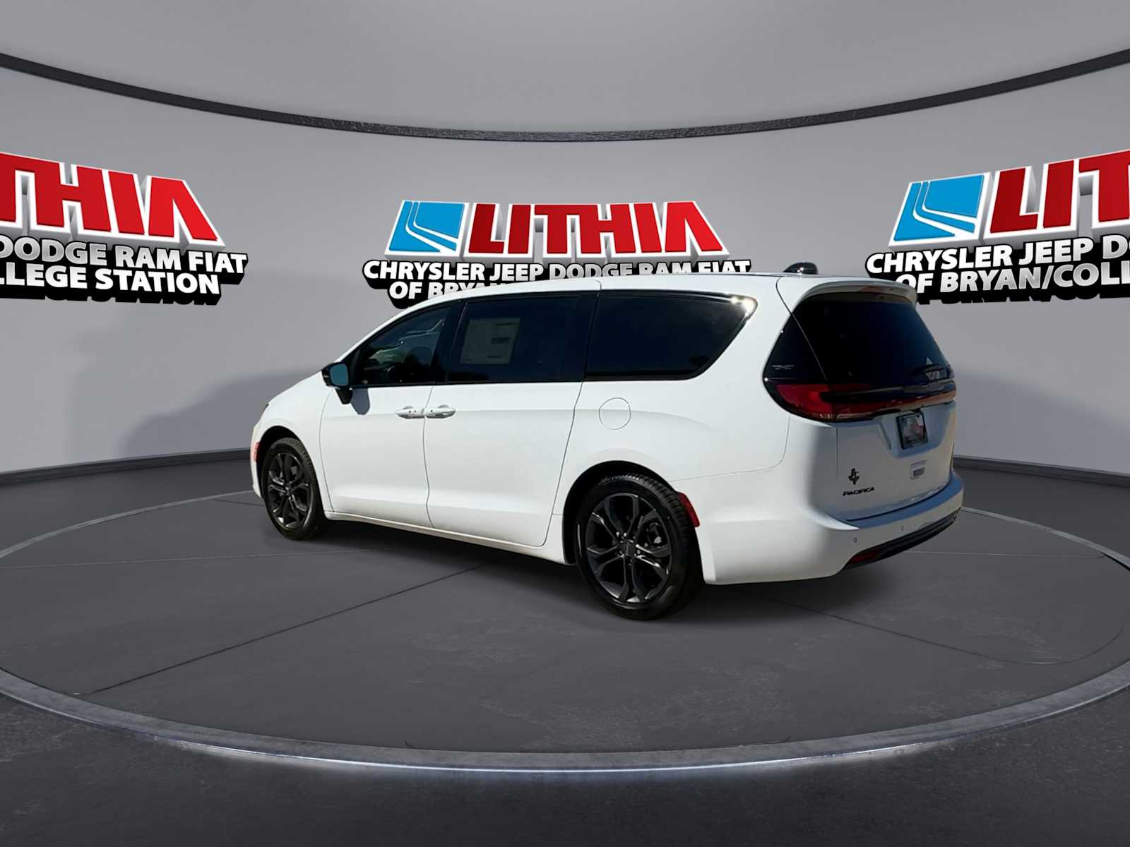 Thumbnail: 2026 Chrysler Pacifica - 6