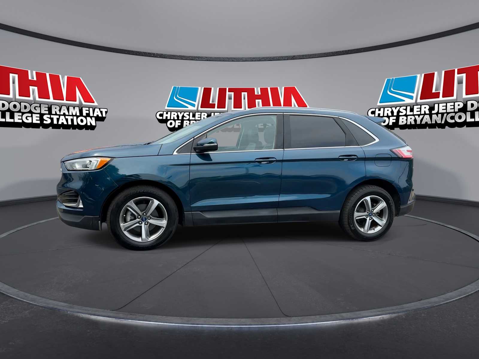 2020 Ford Edge SEL photo 4