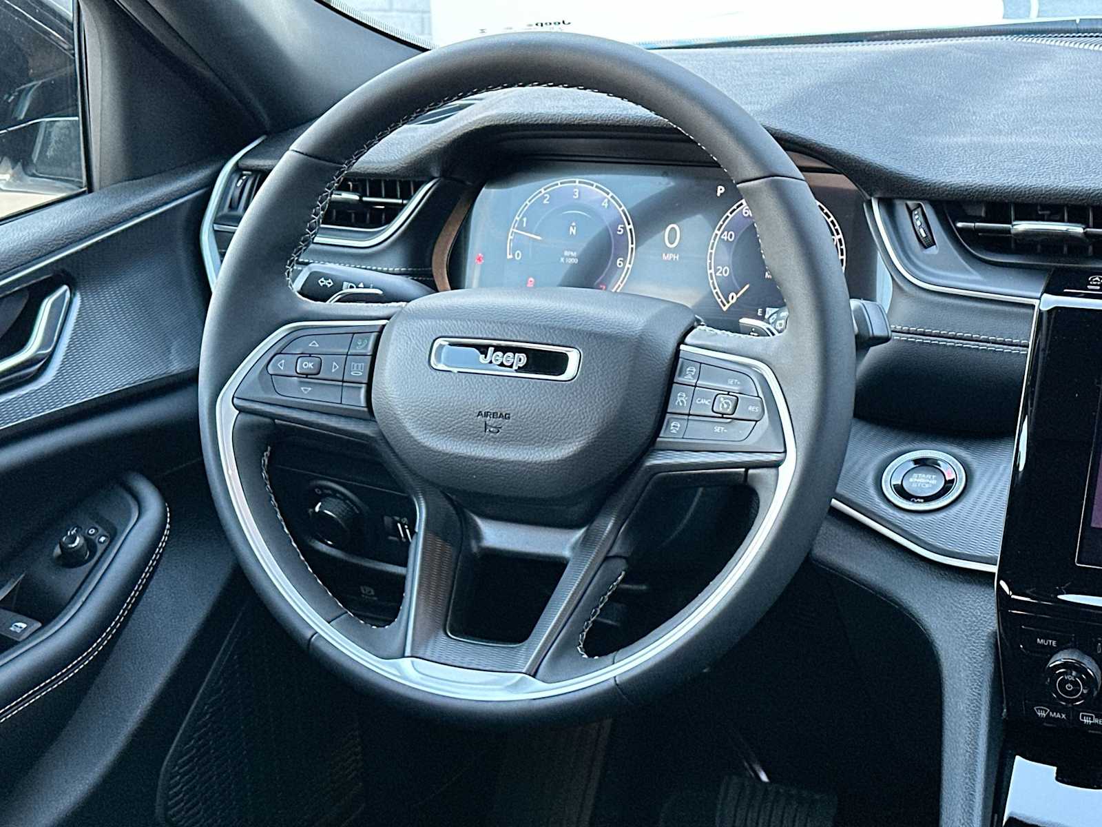 Thumbnail: 2025 Jeep Grand Cherokee - 27