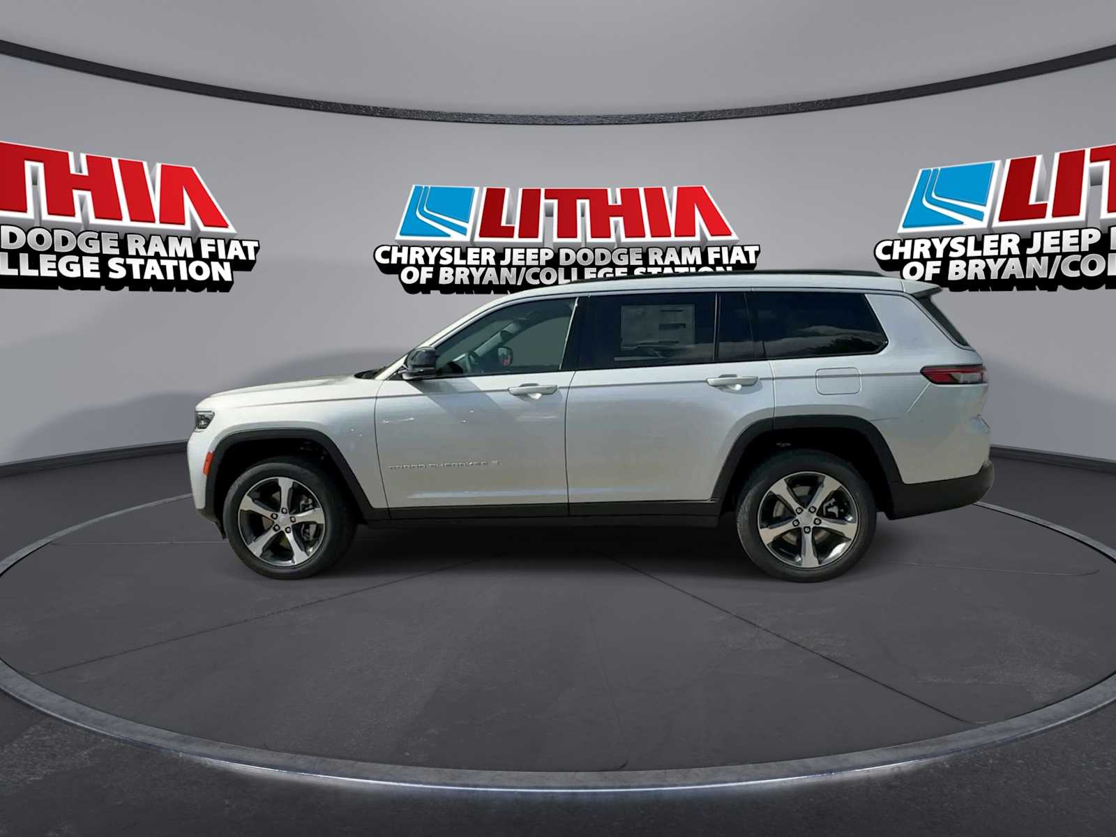Thumbnail: 2026 Jeep Grand Cherokee - 5