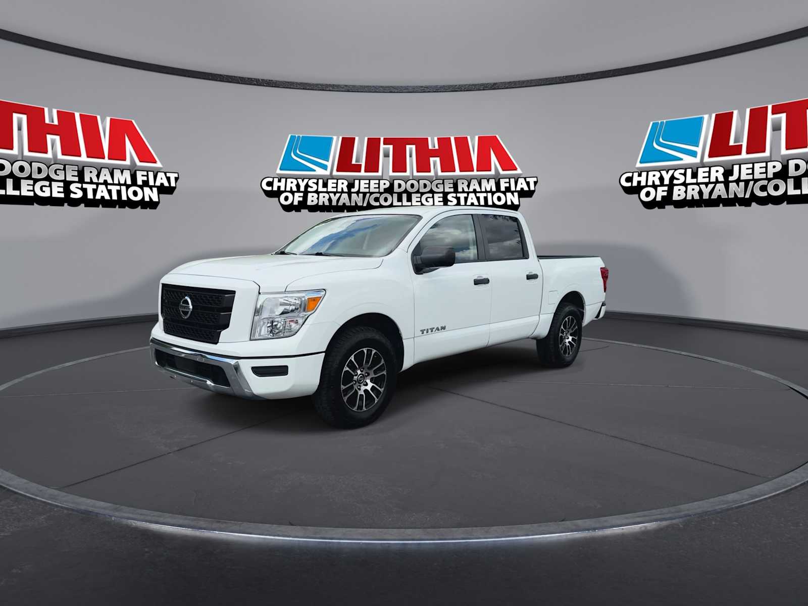 Thumbnail: 2022 Nissan Titan - 4