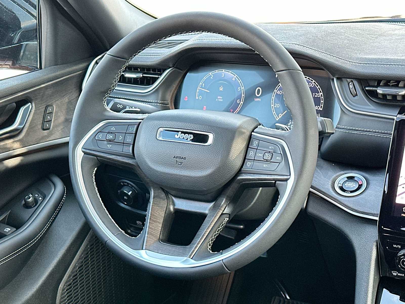 Thumbnail: 2025 Jeep Grand Cherokee - 27