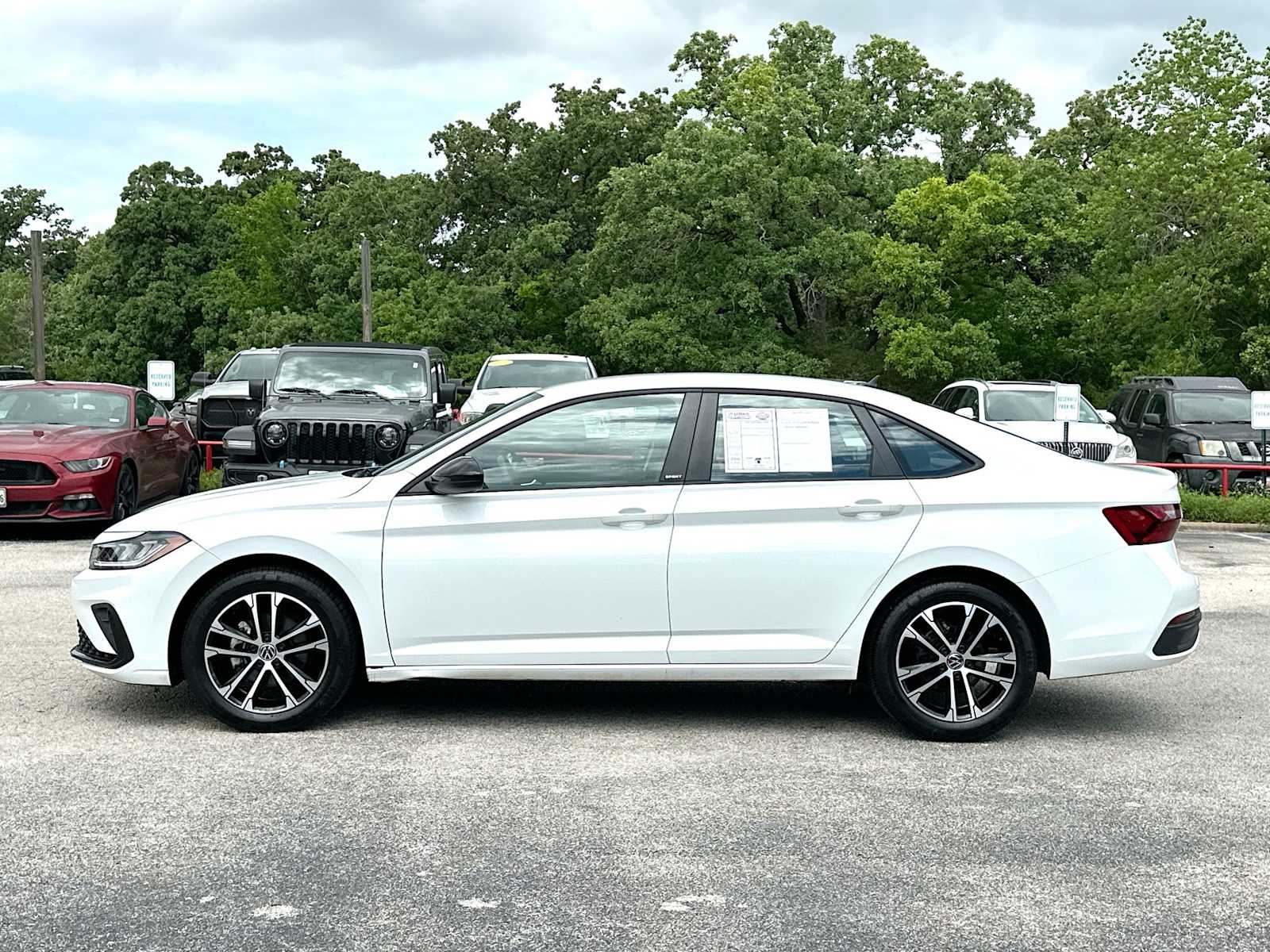 Thumbnail: 2025 Volkswagen Jetta - 12