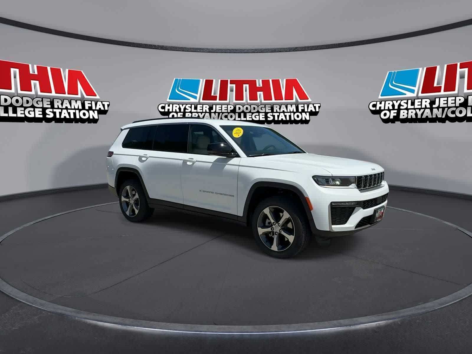 Thumbnail: 2026 Jeep Grand Cherokee - 2