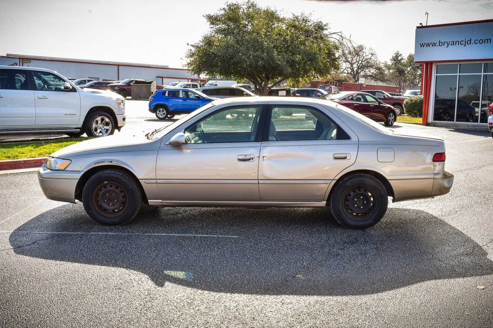 1998 Toyota Camry LE 10