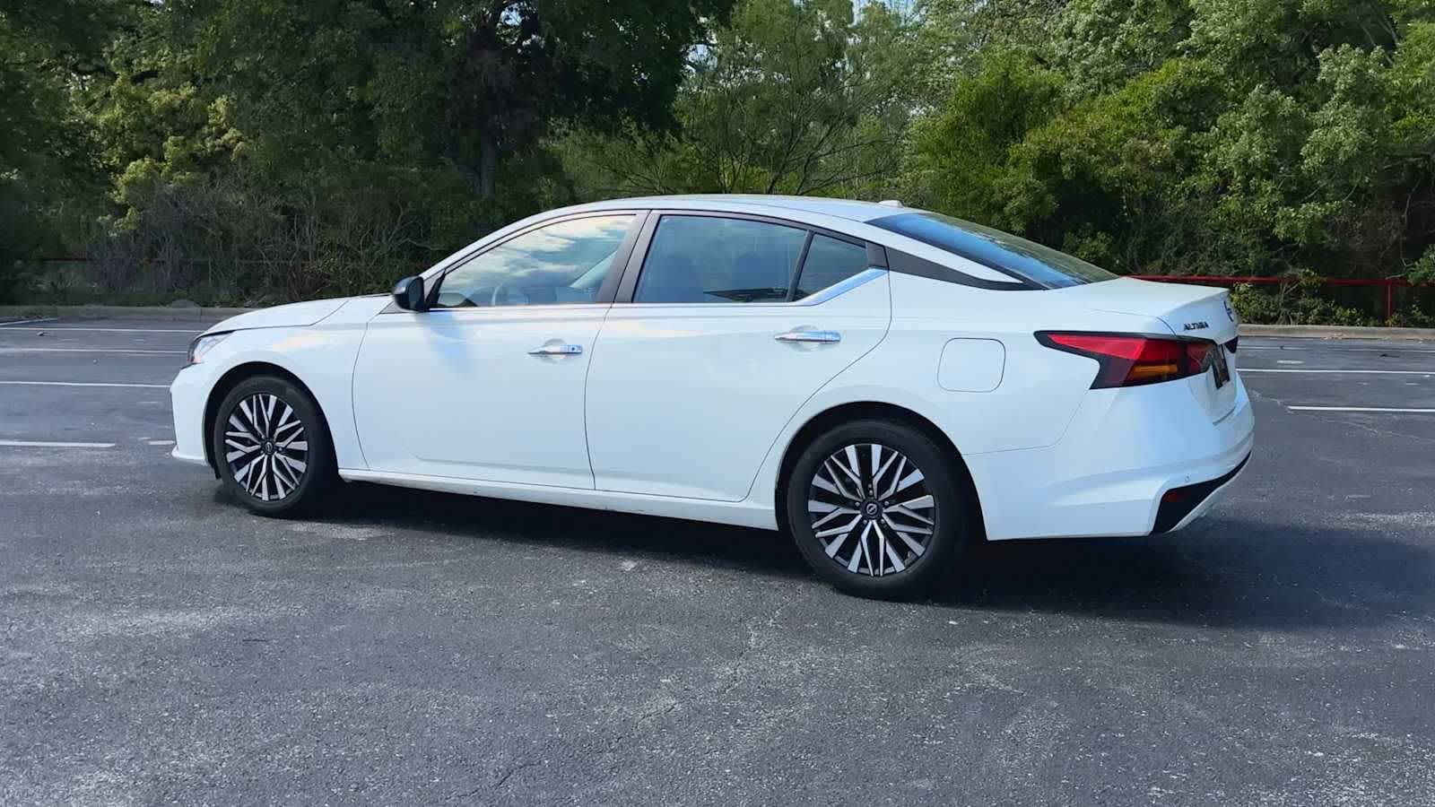 Thumbnail: 2025 Nissan Altima - 6