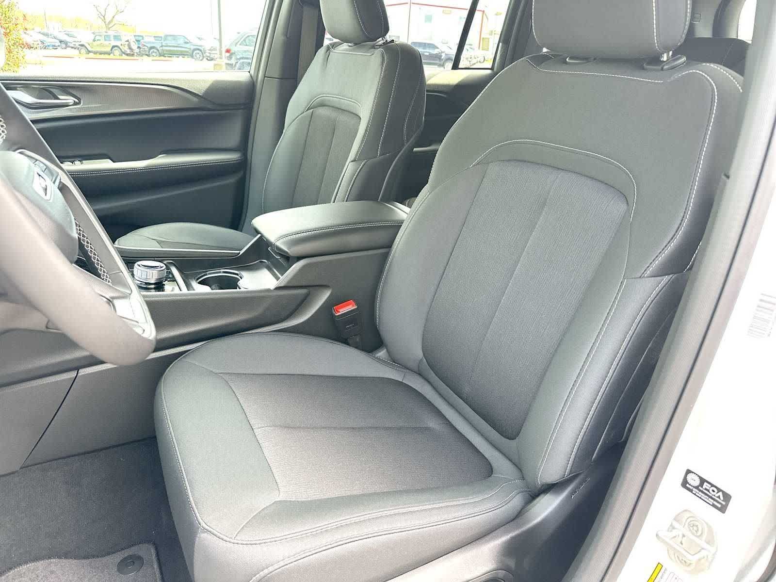 Thumbnail: 2026 Jeep Grand Cherokee - 17