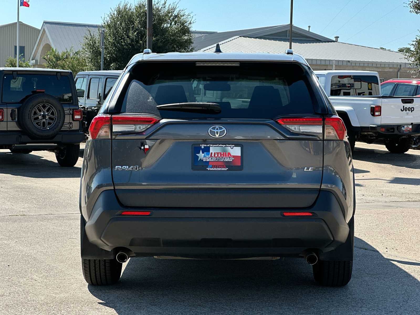 Thumbnail: 2020 Toyota RAV4 - 14
