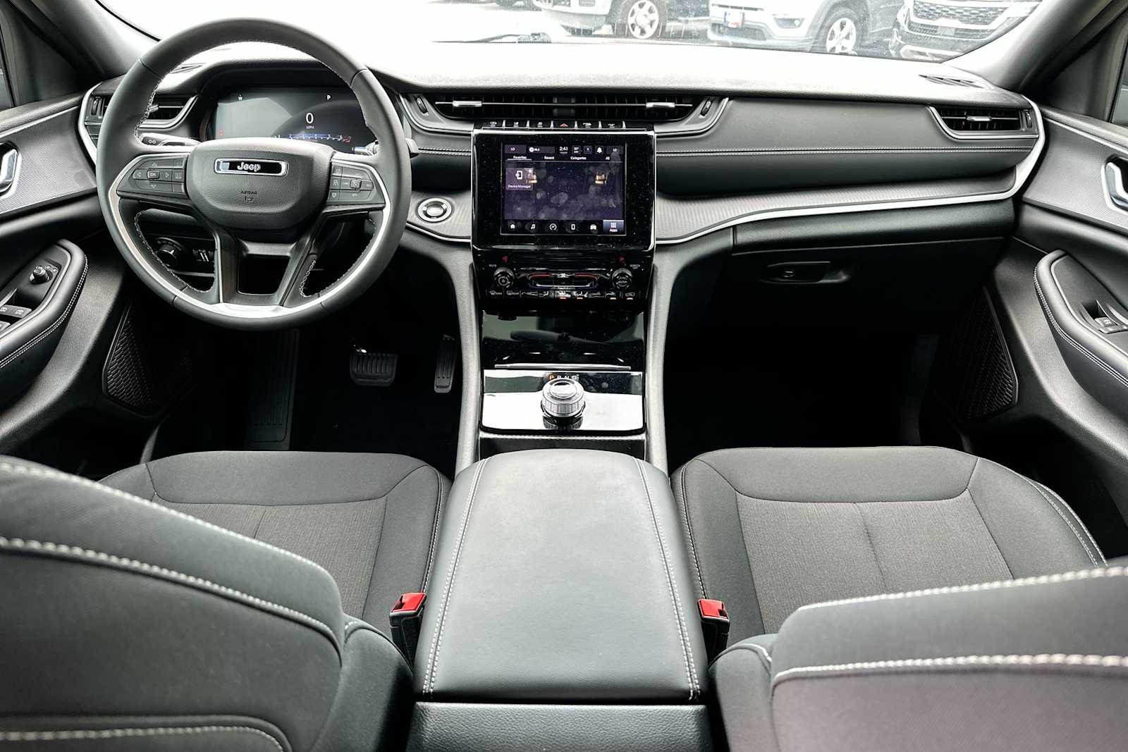 2024 Jeep Grand Cherokee L Laredo 25