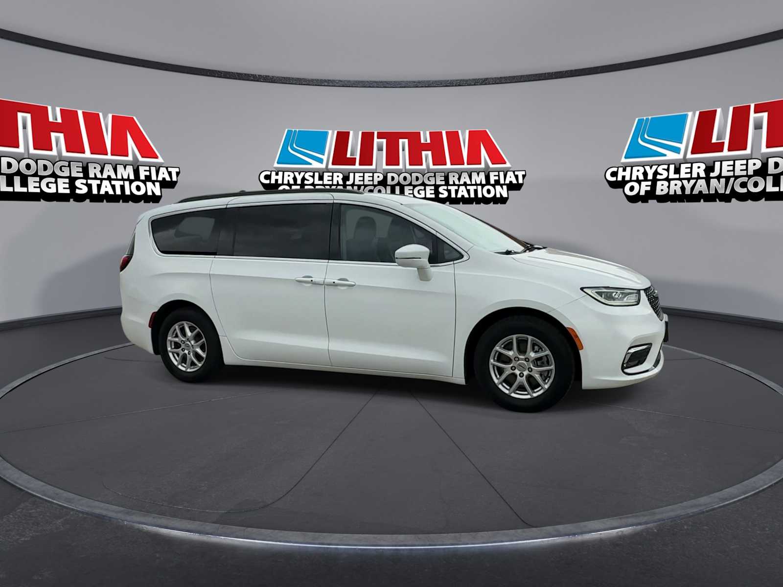 Thumbnail: 2022 Chrysler Pacifica - 9